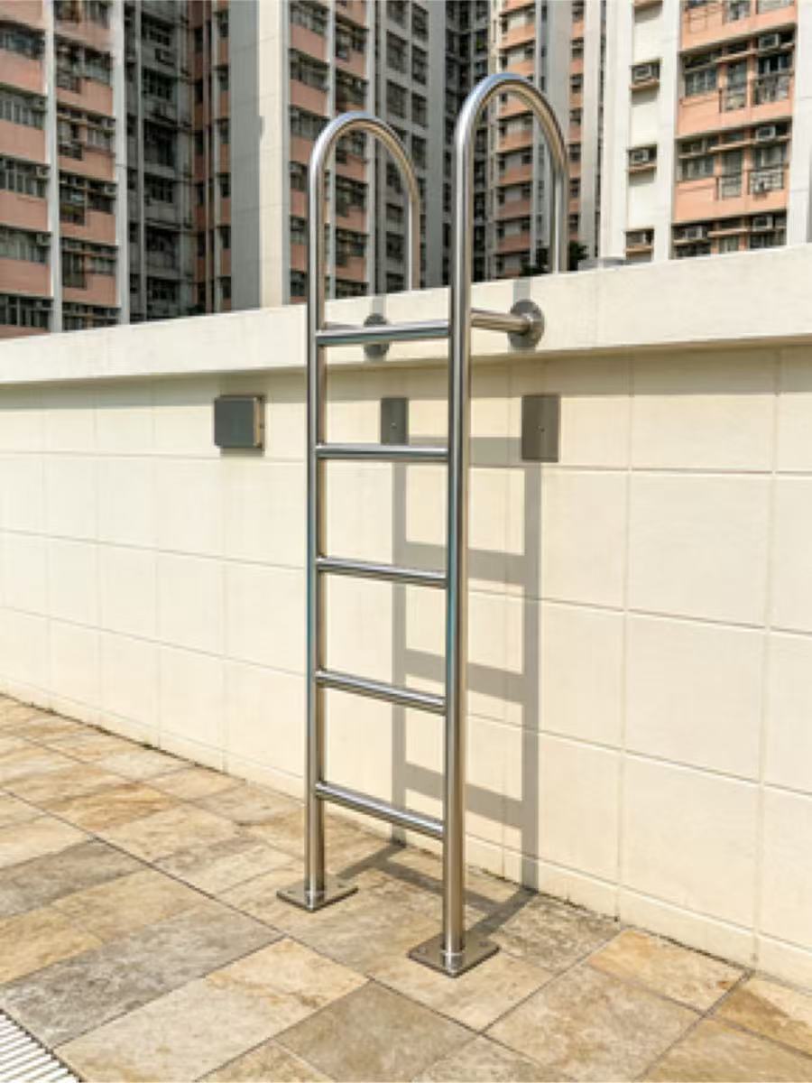 不鏽鋼天台直爬梯外牆維修鋼梯固定式垂直貓梯帶圓弧扶手頂部壁托直梯工廠直銷